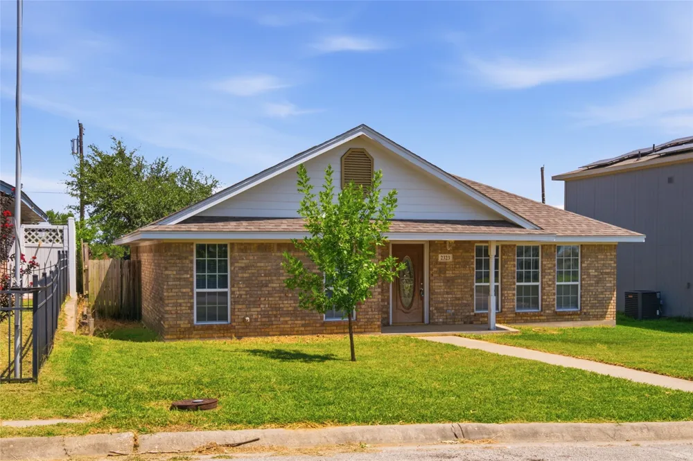 2323 Jodi Lane Gainesville, TX 76240