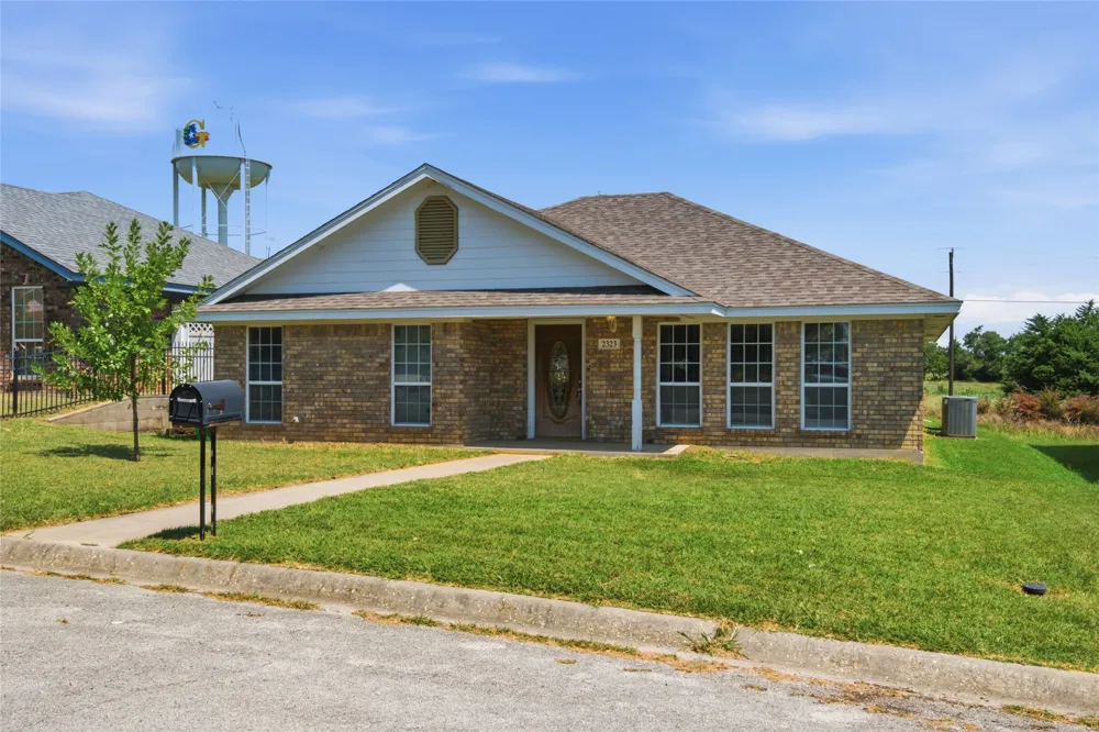 2323 Jodi Lane Gainesville, TX 76240