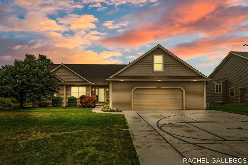 10699 Antelope Drive Zeeland, MI 49464