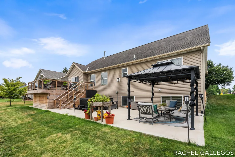 10699 Antelope Drive Zeeland, MI 49464