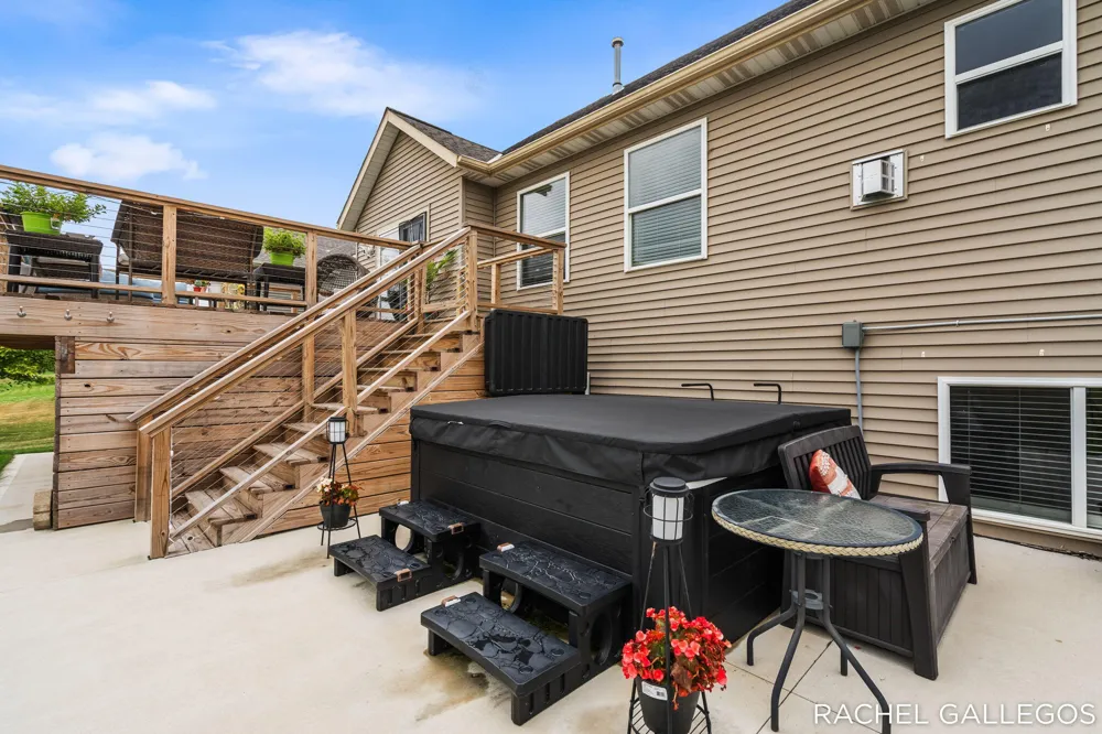 10699 Antelope Drive Zeeland, MI 49464