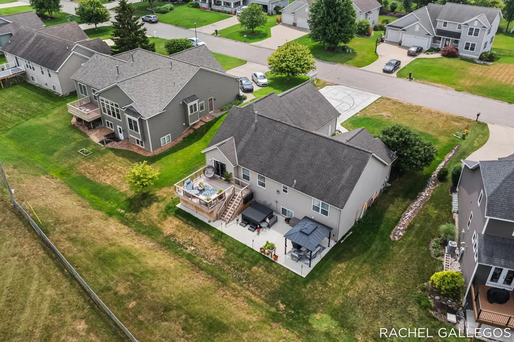 10699 Antelope Drive Zeeland, MI 49464