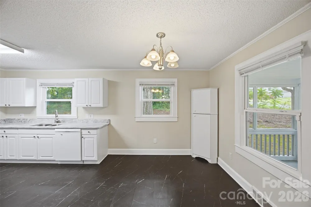 102 White Avenue Kannapolis, NC 28081