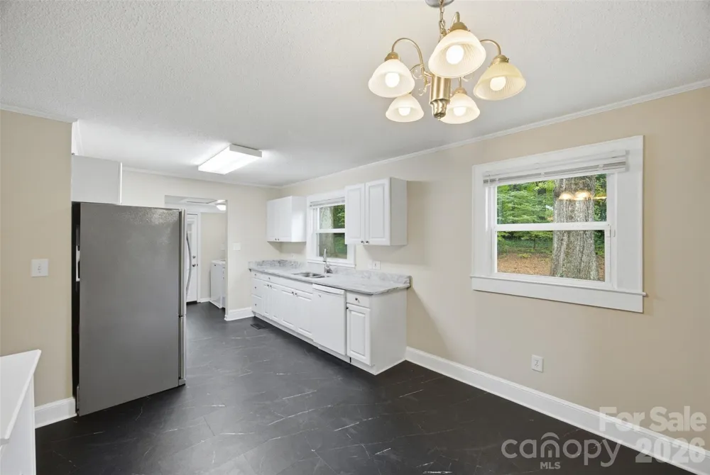 102 White Avenue Kannapolis, NC 28081