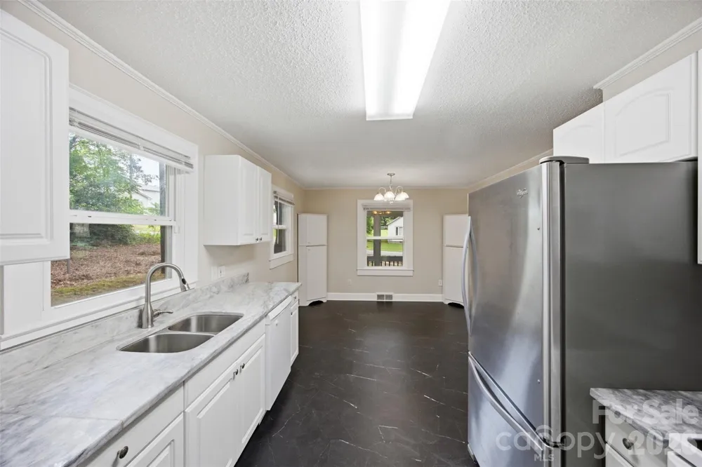 102 White Avenue Kannapolis, NC 28081