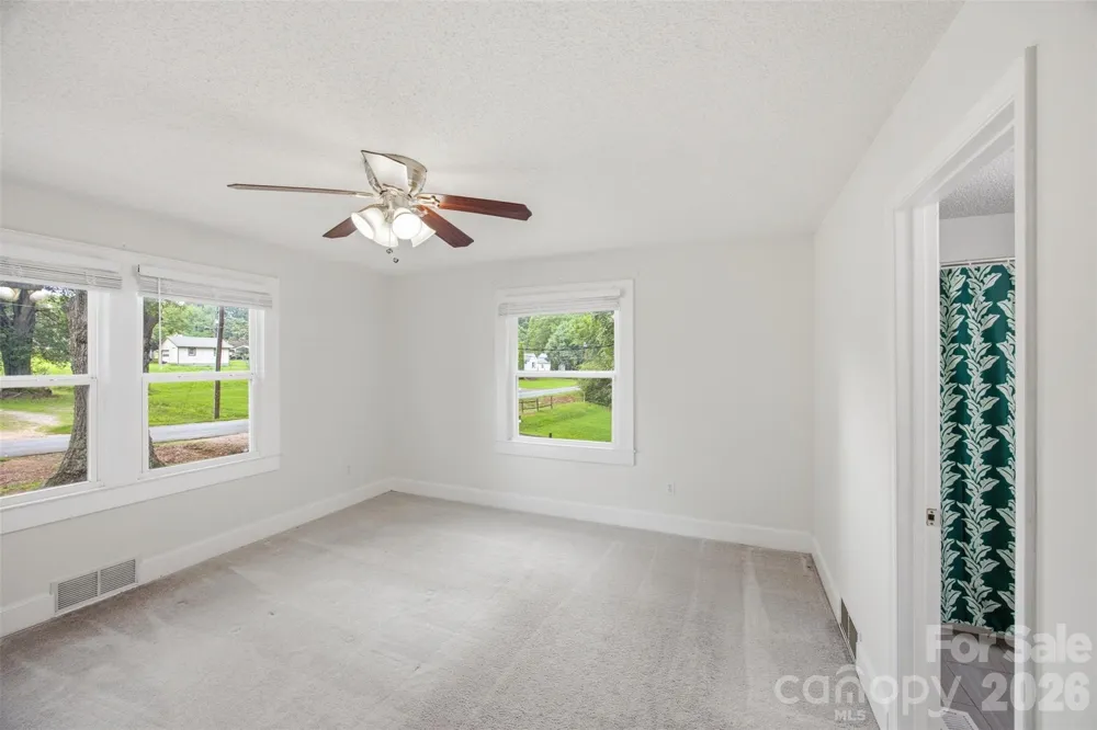 102 White Avenue Kannapolis, NC 28081