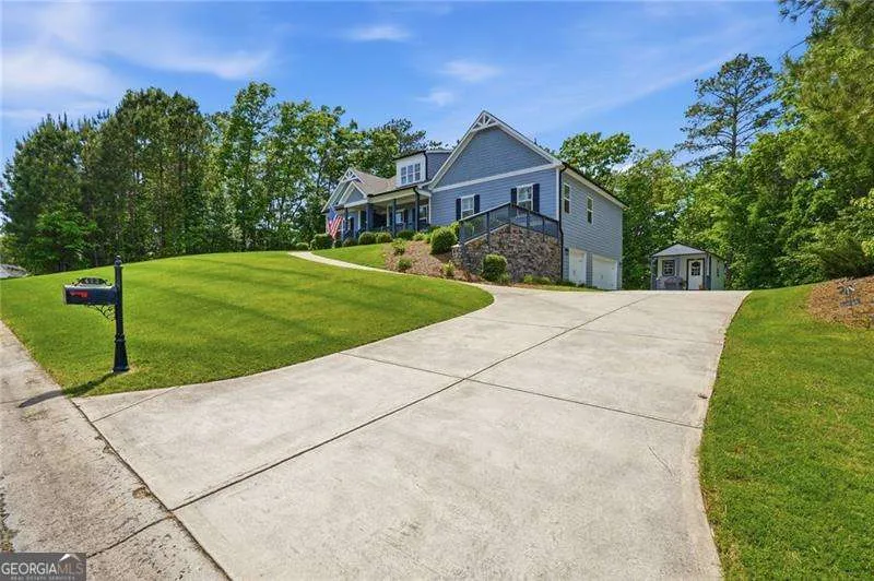 423 Spring Lake HLS White, GA 30184
