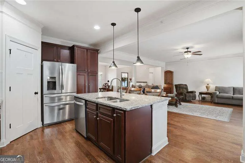 423 Spring Lake HLS White, GA 30184