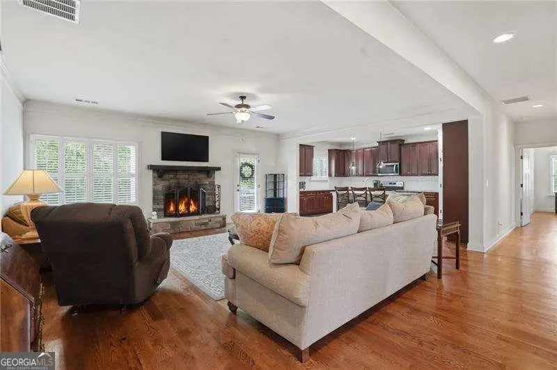423 Spring Lake HLS White, GA 30184