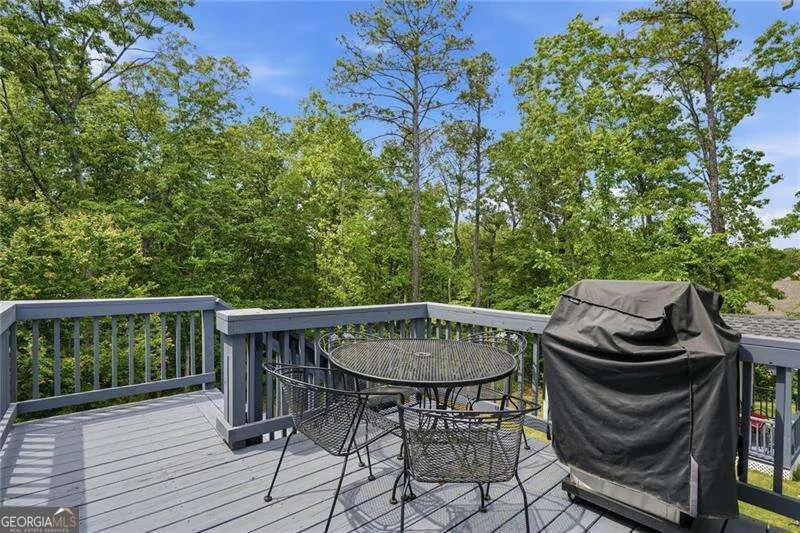423 Spring Lake HLS White, GA 30184