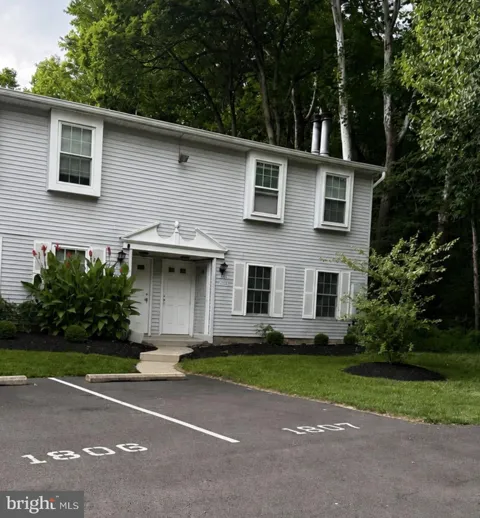 1806 HUNTINGDON MEWS