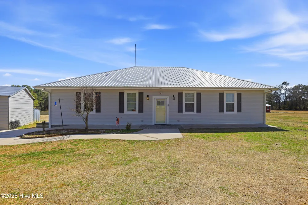 335 Bull Tail Road Wallace, NC 28466