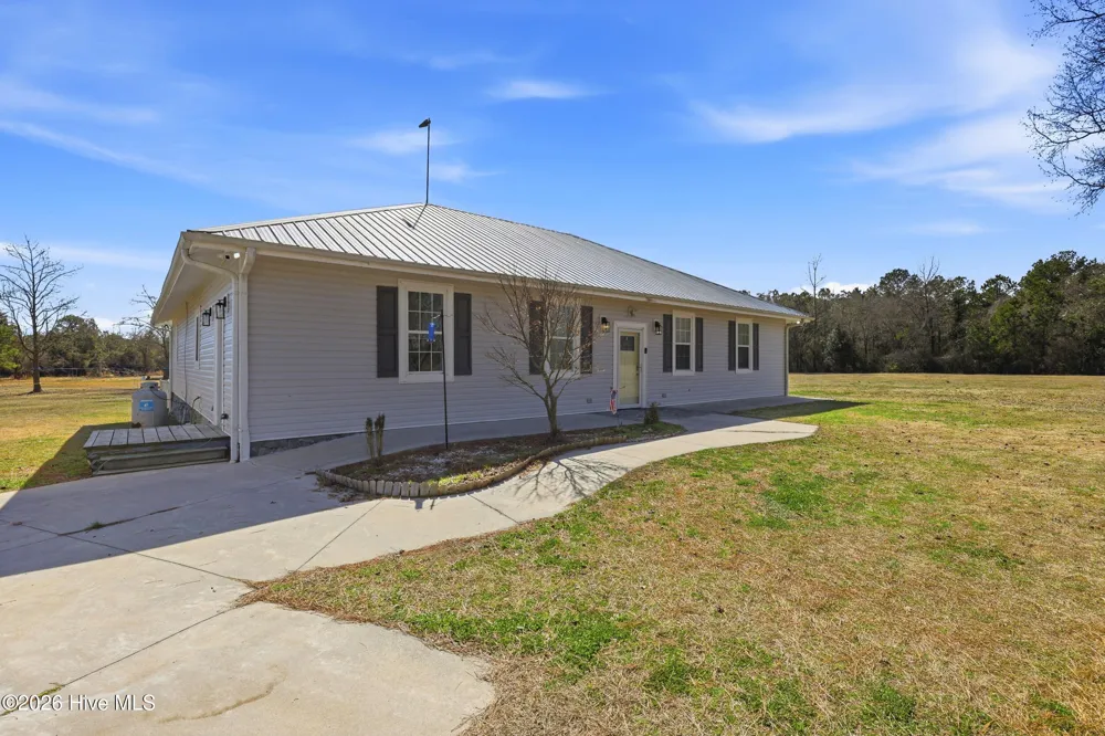 335 Bull Tail Road Wallace, NC 28466