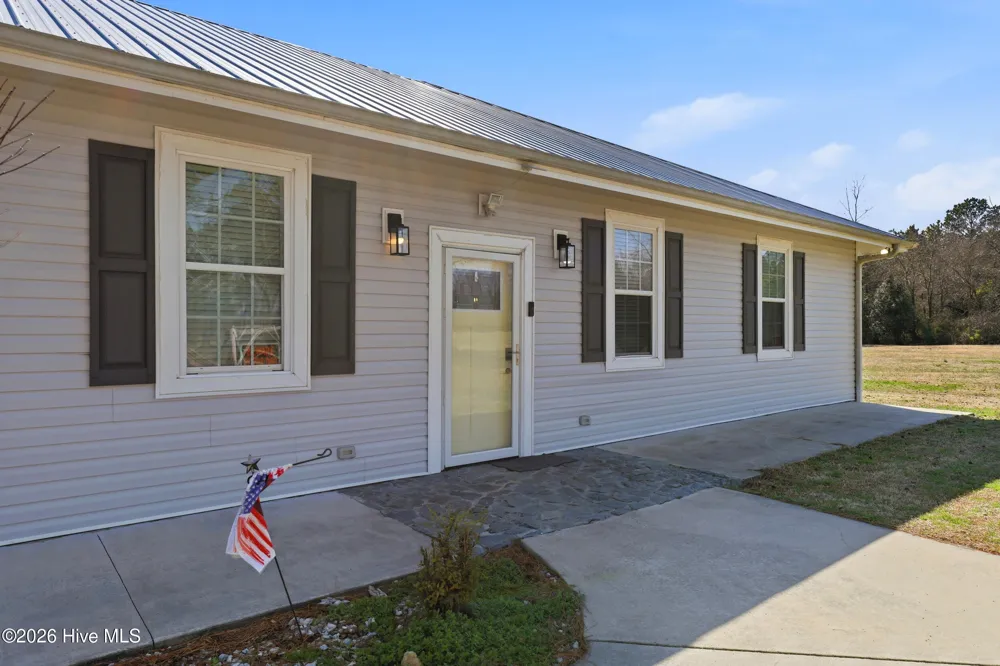 335 Bull Tail Road Wallace, NC 28466