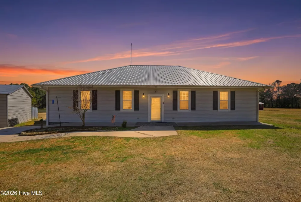 335 Bull Tail Road Wallace, NC 28466