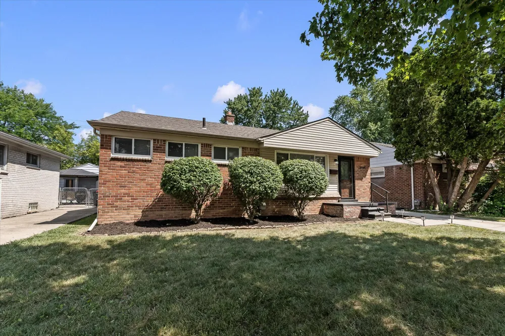 18305 Marquette Street Roseville, MI 48066