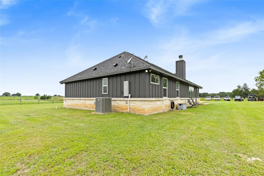 596 Jw Martine Road Hearne, TX 77859