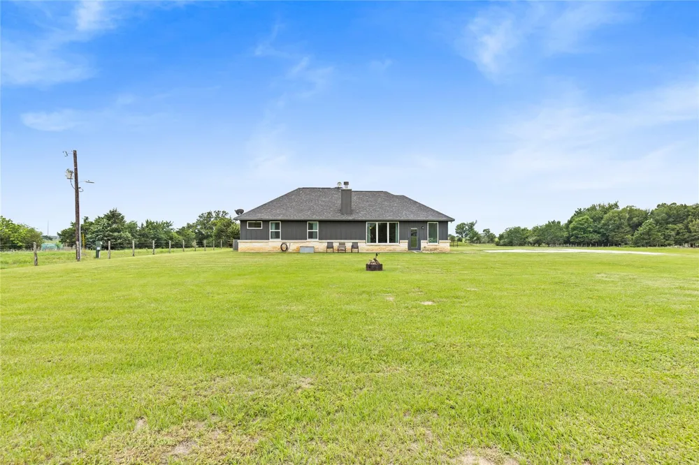 596 Jw Martine Road Hearne, TX 77859