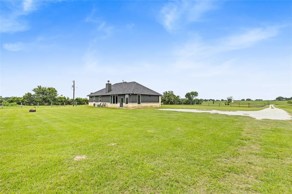 596 Jw Martine Road Hearne, TX 77859
