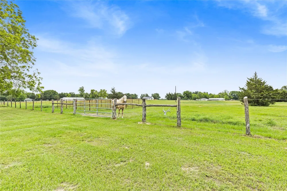 596 Jw Martine Road Hearne, TX 77859