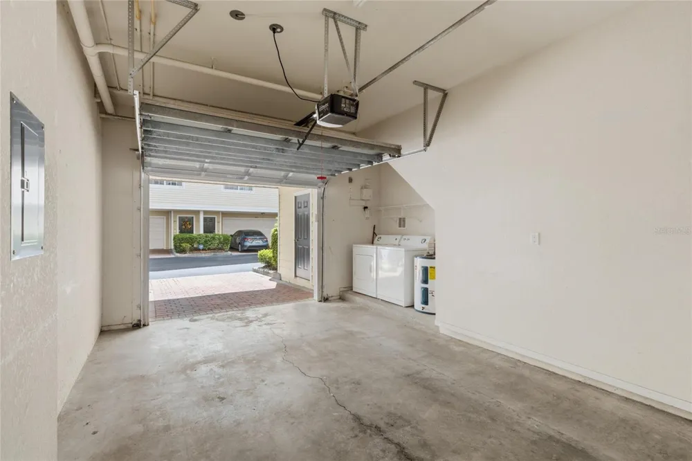 9875 MEADOW FIELD CIRCLE Tampa, FL 33626
