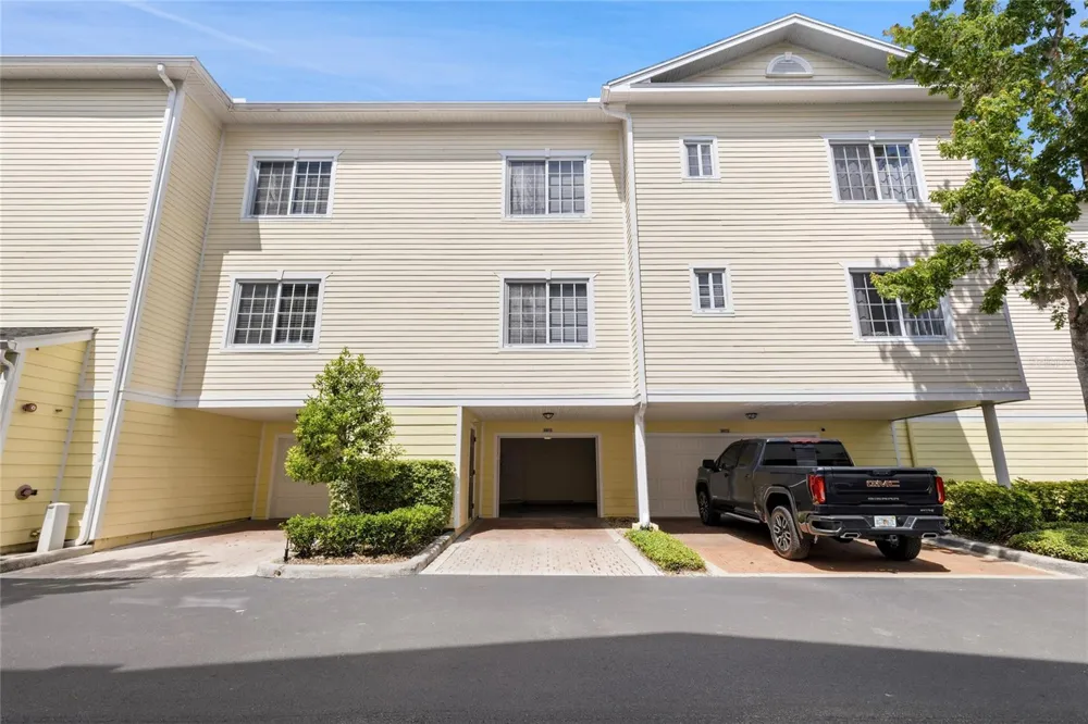 9875 MEADOW FIELD CIRCLE Tampa, FL 33626