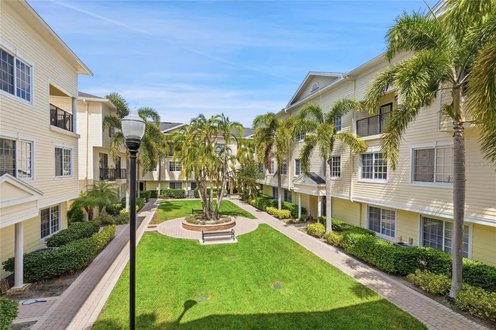9875 MEADOW FIELD CIRCLE Tampa, FL 33626