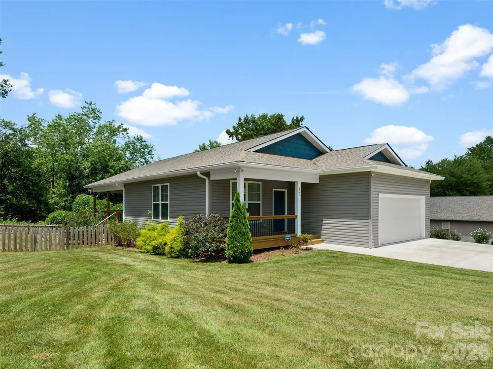201 Mapleton Drive East Flat Rock, NC 28726