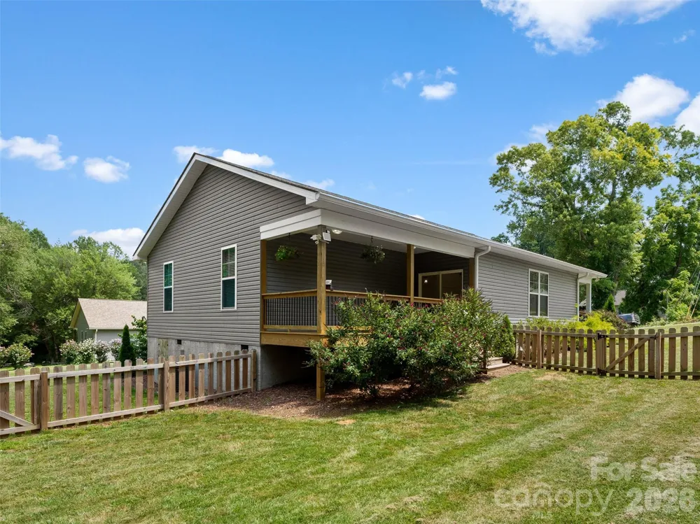 201 Mapleton Drive East Flat Rock, NC 28726