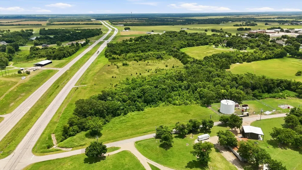 16930 E Us-82 Honey Grove, TX 75446