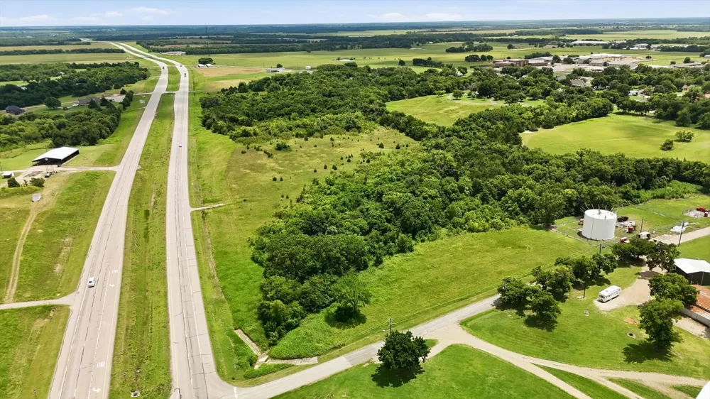 16930 E Us-82 Honey Grove, TX 75446