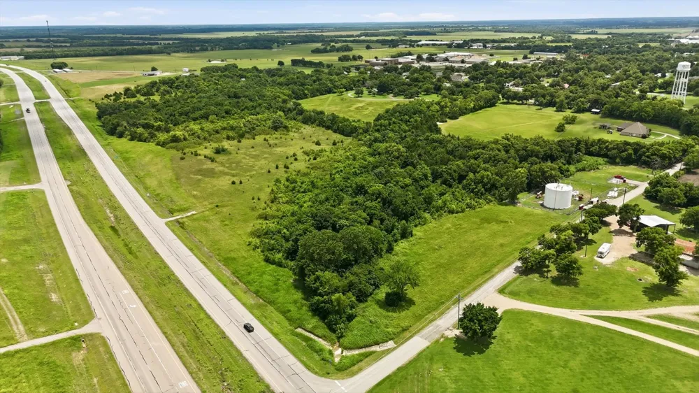 16930 E Us-82 Honey Grove, TX 75446