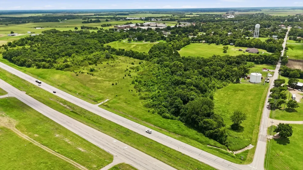 16930 E Us-82 Honey Grove, TX 75446