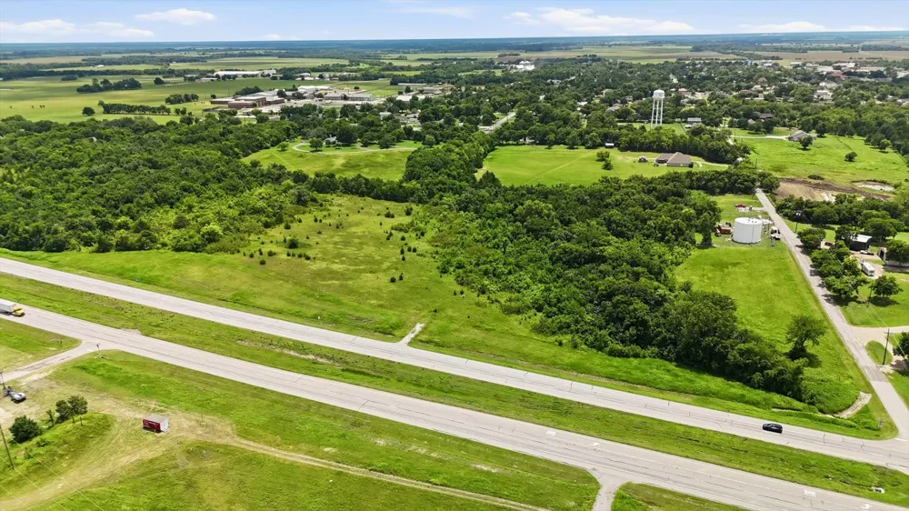 16930 E Us-82 Honey Grove, TX 75446