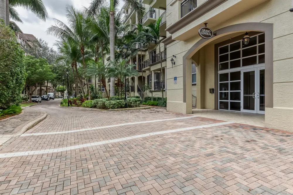 2631 NE 14th Avenue #406 Wilton Manors, FL 33334