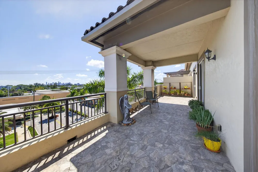 2631 NE 14th Avenue #406 Wilton Manors, FL 33334