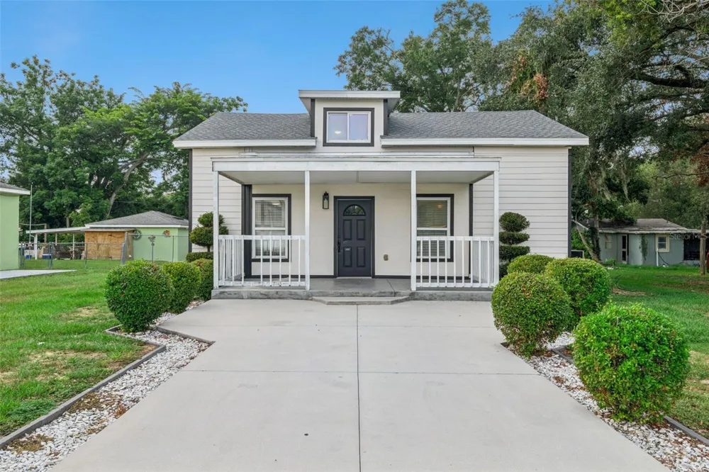 306 S DISSTON AVENUE Minneola, FL 34715
