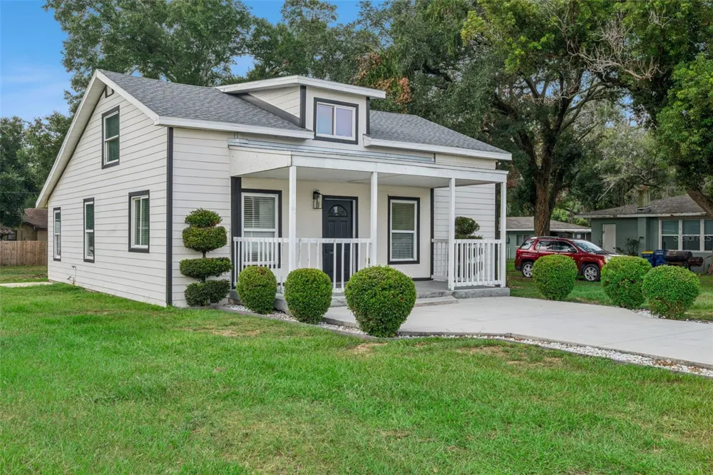 306 S DISSTON AVENUE Minneola, FL 34715