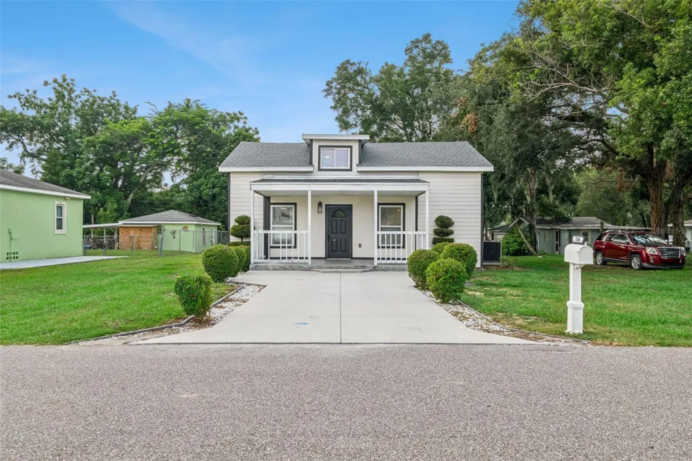 306 S DISSTON AVENUE Minneola, FL 34715