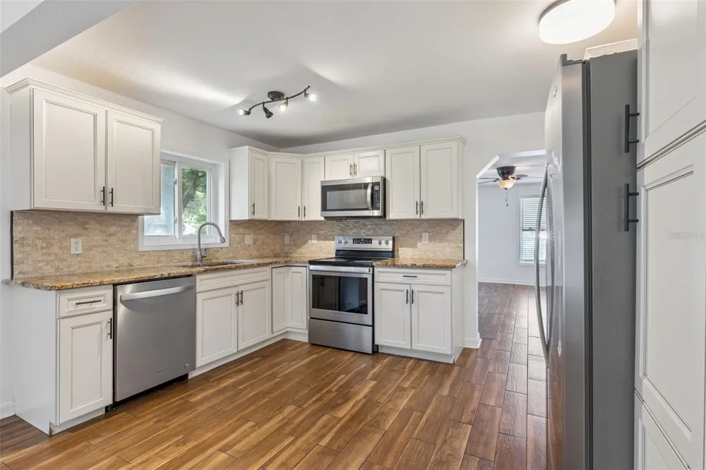 306 S DISSTON AVENUE Minneola, FL 34715