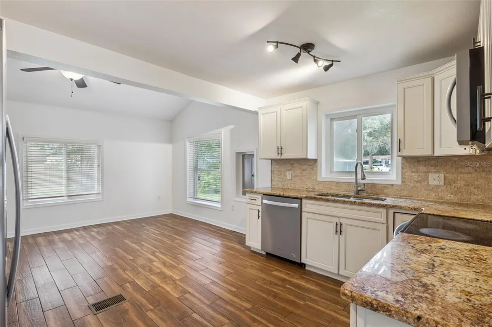 306 S DISSTON AVENUE Minneola, FL 34715