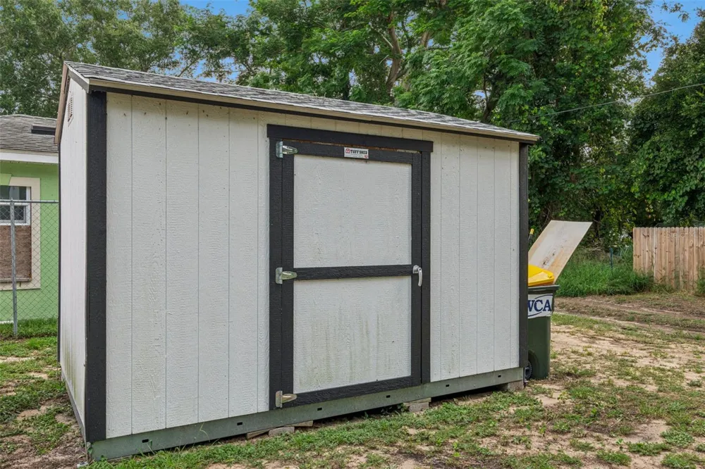 306 S DISSTON AVENUE Minneola, FL 34715