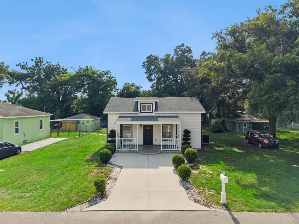 306 S DISSTON AVENUE Minneola, FL 34715