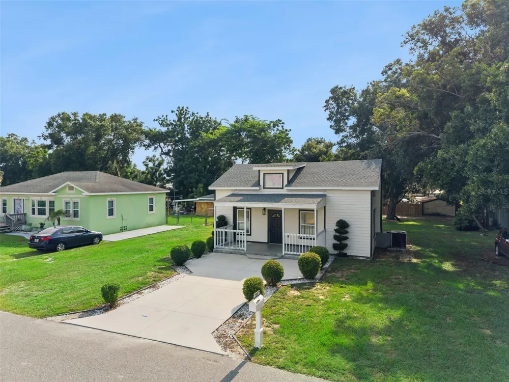 306 S DISSTON AVENUE Minneola, FL 34715