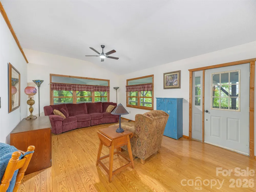 212 Torda Trace Waynesville, NC 28786