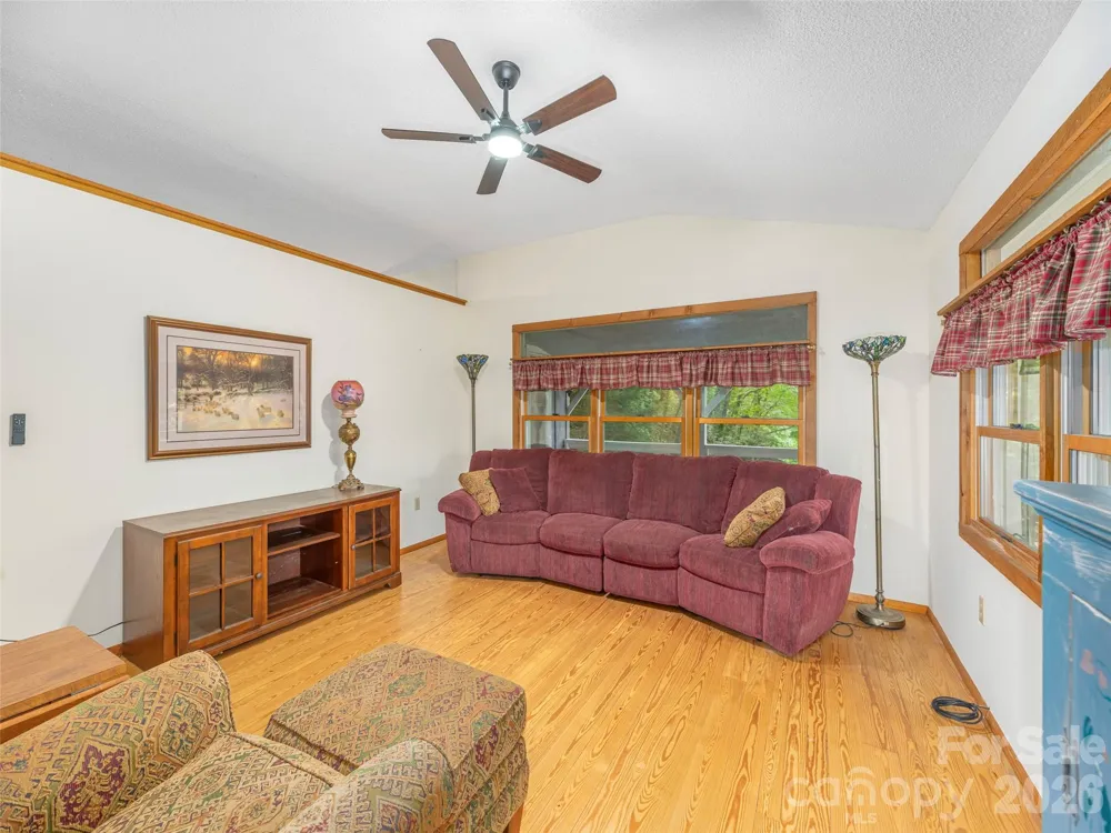 212 Torda Trace Waynesville, NC 28786