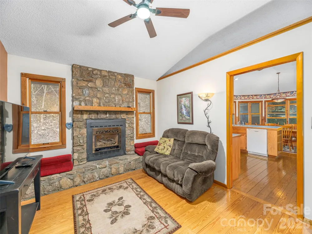 212 Torda Trace Waynesville, NC 28786