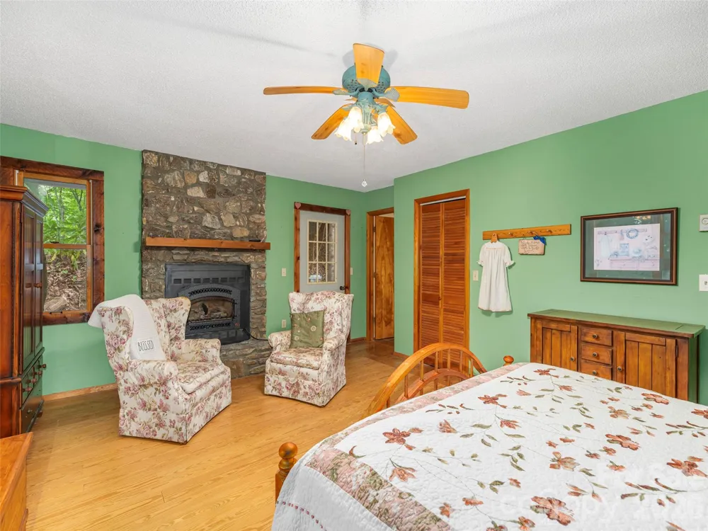 212 Torda Trace Waynesville, NC 28786