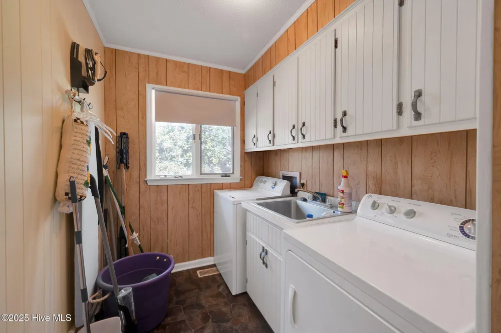 320 Pinecrest Drive Chadbourn, NC 28431
