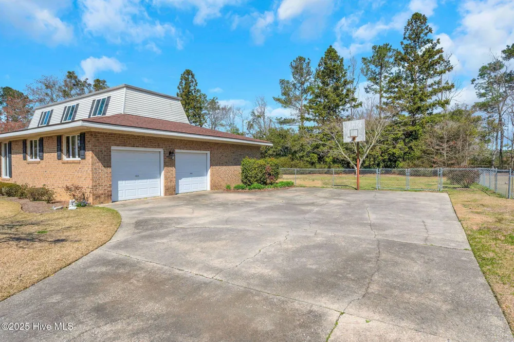 320 Pinecrest Drive Chadbourn, NC 28431